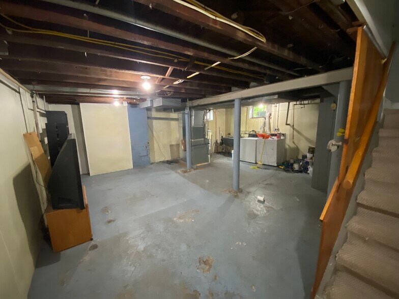 Building Photo - 377 Parkside Dr