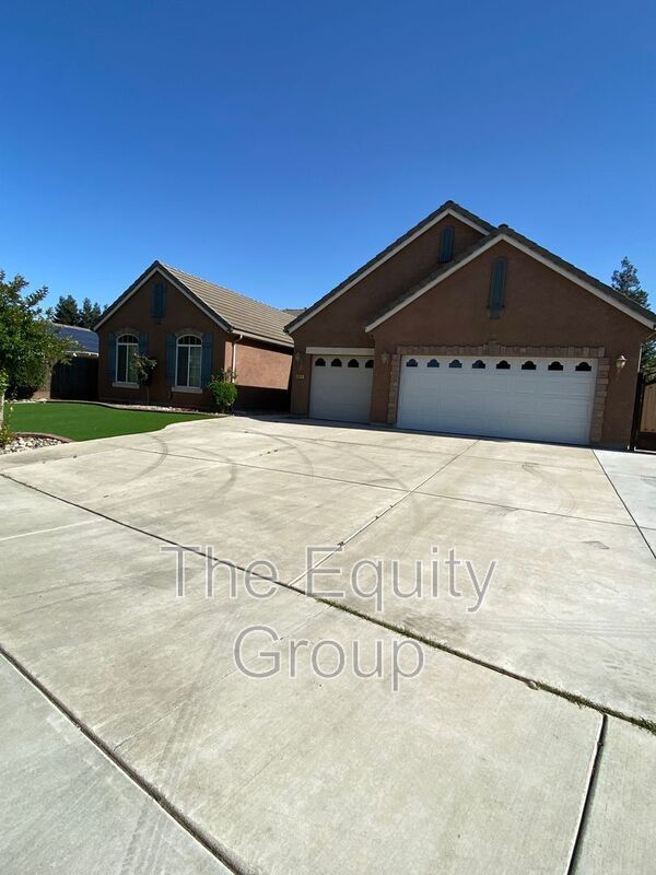 Building Photo - 4911 W Elkhorn Ave