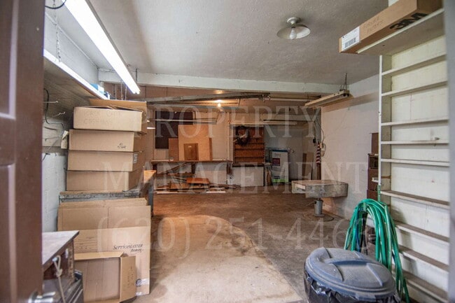 Building Photo - 3-Bed, 1.5-Bath with Detached Dual-Access ...