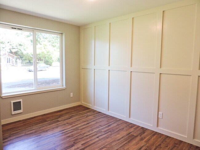Building Photo - Immaculate N Tacoma 3bdr 2bath with full size W/D