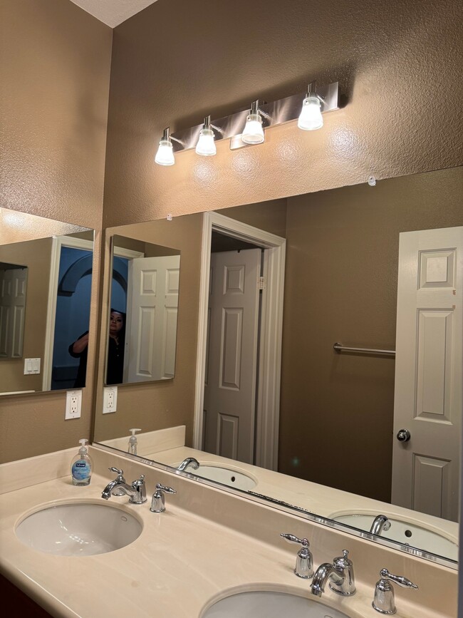 Building Photo - 2274 Purple Finch Ct