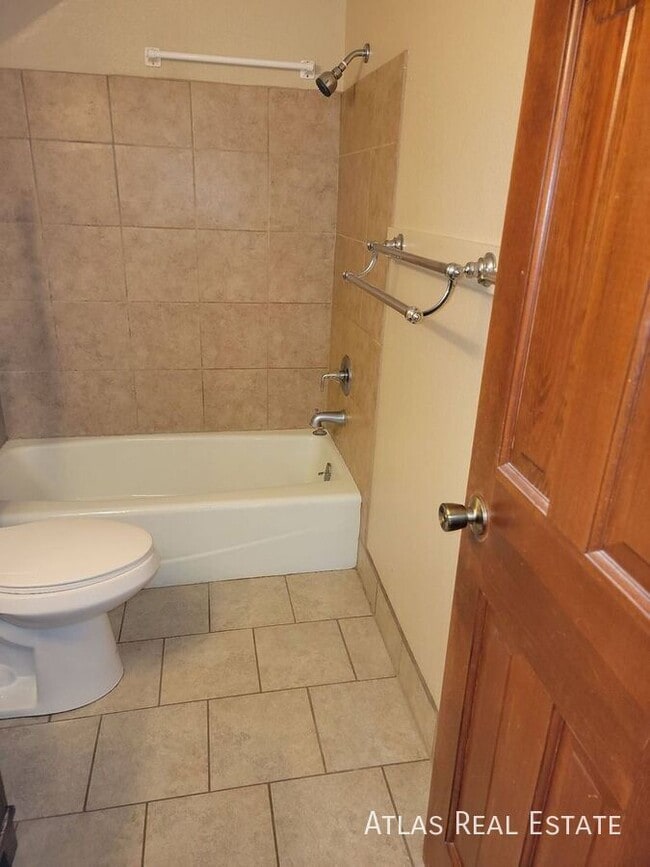 Building Photo - 408 Columbia Rd