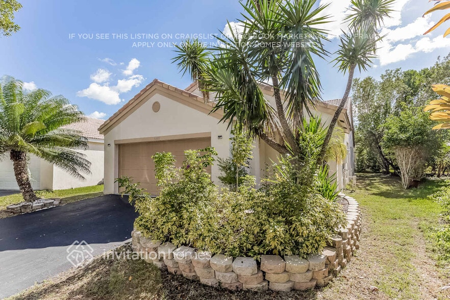 Building Photo - 4266 Greenbriar Ln