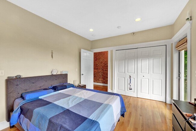 Building Photo - 283 Western Ave