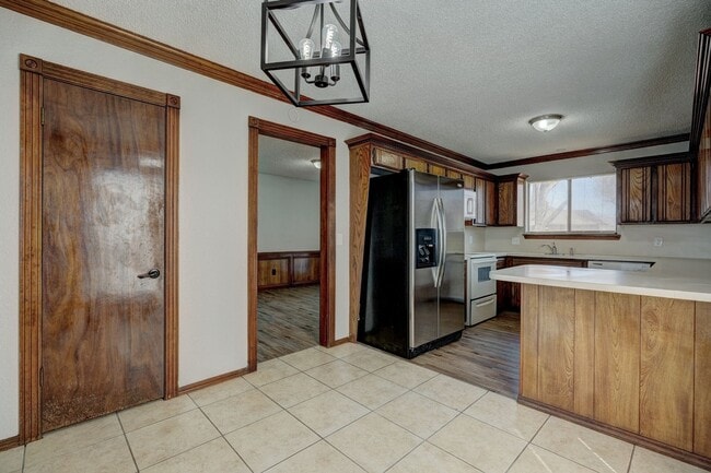 Building Photo - 4 bed, 2 bath home in Edmond