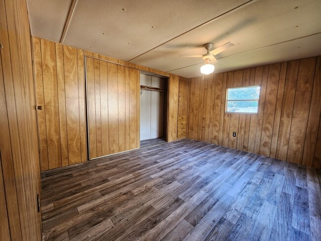 Building Photo - Discounted rent!.. 2 Bed 1 Bath Loaded with XTRA features!