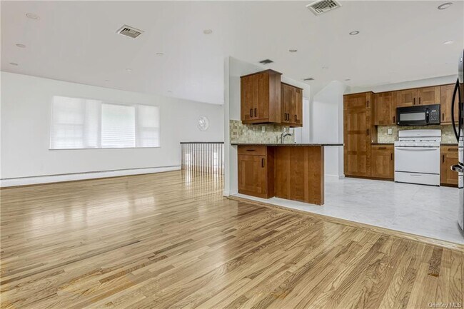 Building Photo - 4 Hamilton Ln