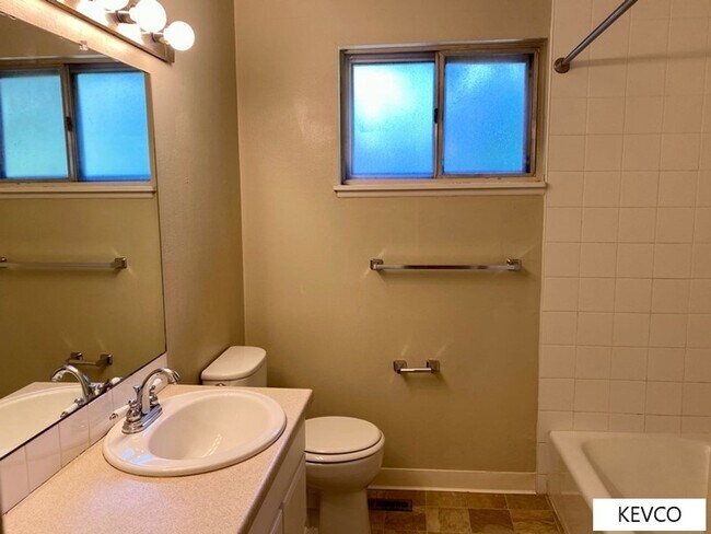 Building Photo - Ranch-Style Home in Campus West, Near Foothills