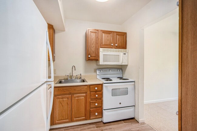 Building Photo - 3406 Kenbrooke Ct