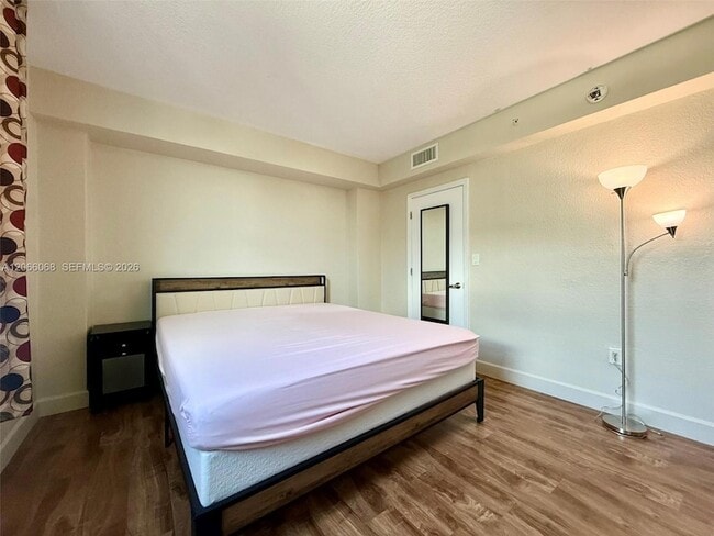 Building Photo - 7501 E Treasure Dr