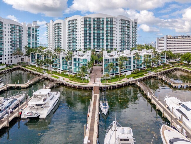 Building Photo - 7914 Harbor Island Dr