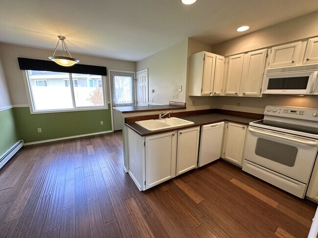 Building Photo - Beautiful 2 Bed 1.5 Bath Condo!