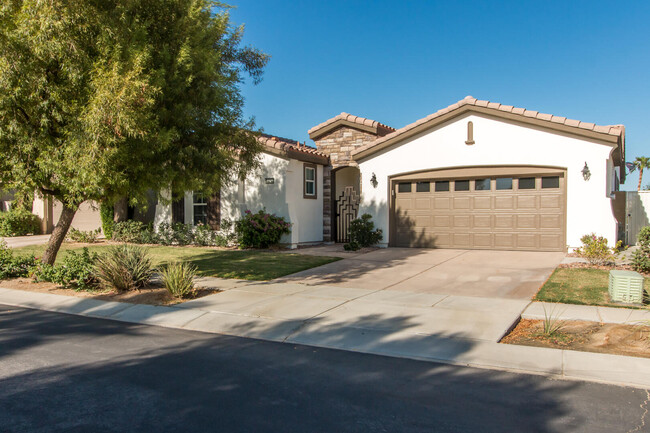 Building Photo - 60290 Sweetshade Ln