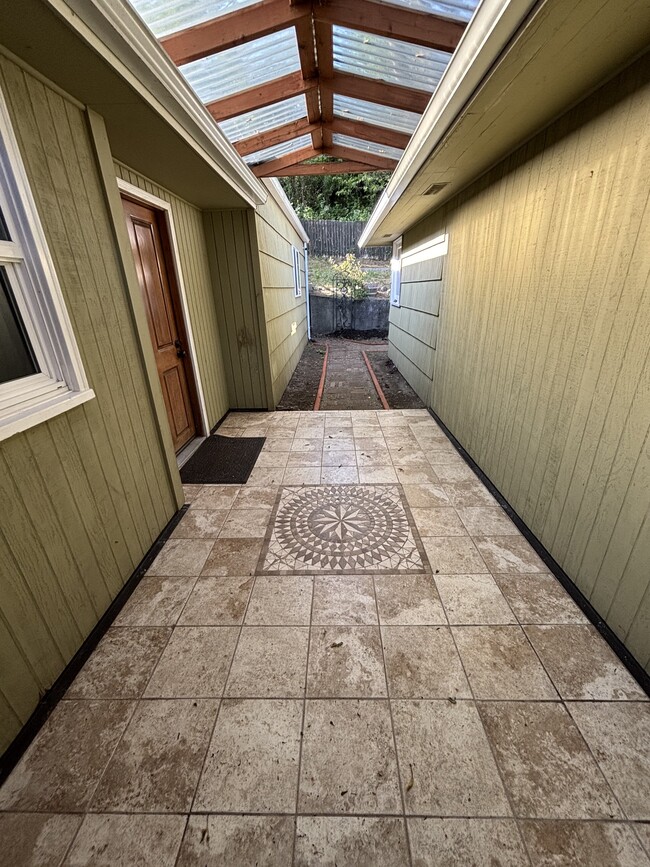 Building Photo - 3604 Madrona St