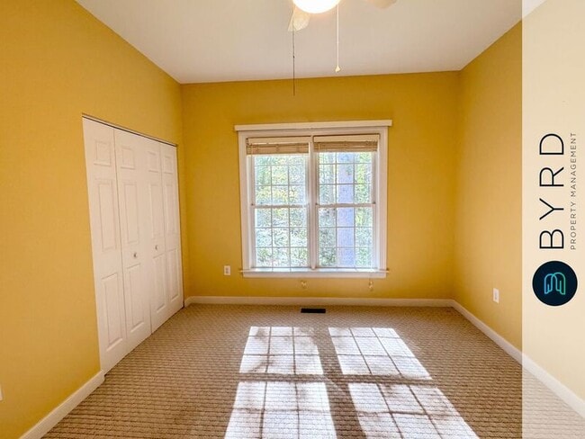 Building Photo - 423 Elm Creek Dr