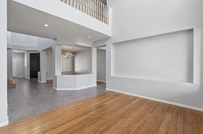 Building Photo - 3565 E Vaughn Ct