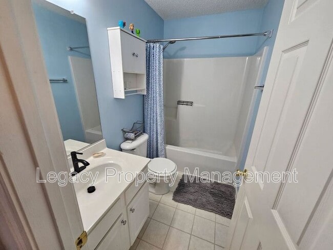 Building Photo - 1140 Briarwood Dr