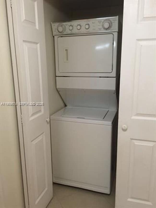 Building Photo - 3000 Coral Wy