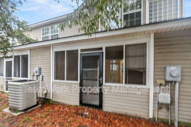 Building Photo - 5914 Tampa St