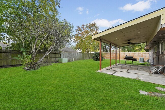 Building Photo - 10031 Spotted Horse Dr