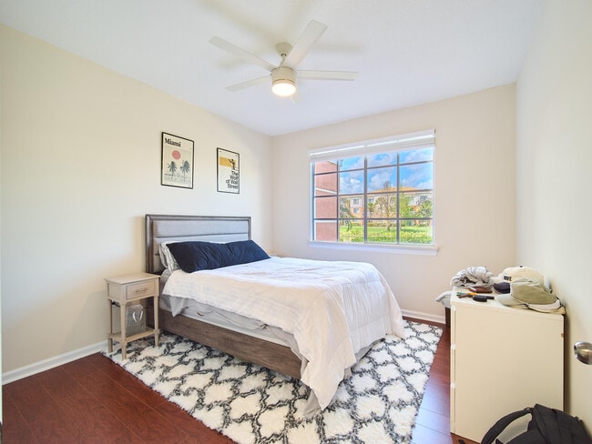 Building Photo - 9112 Myrtlewood Cir W