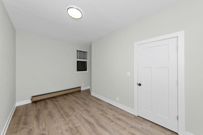 Building Photo - 1 bedroom in Chicago IL 60657