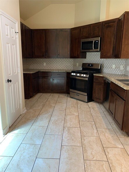 Building Photo - 14914 Darbydale Dr