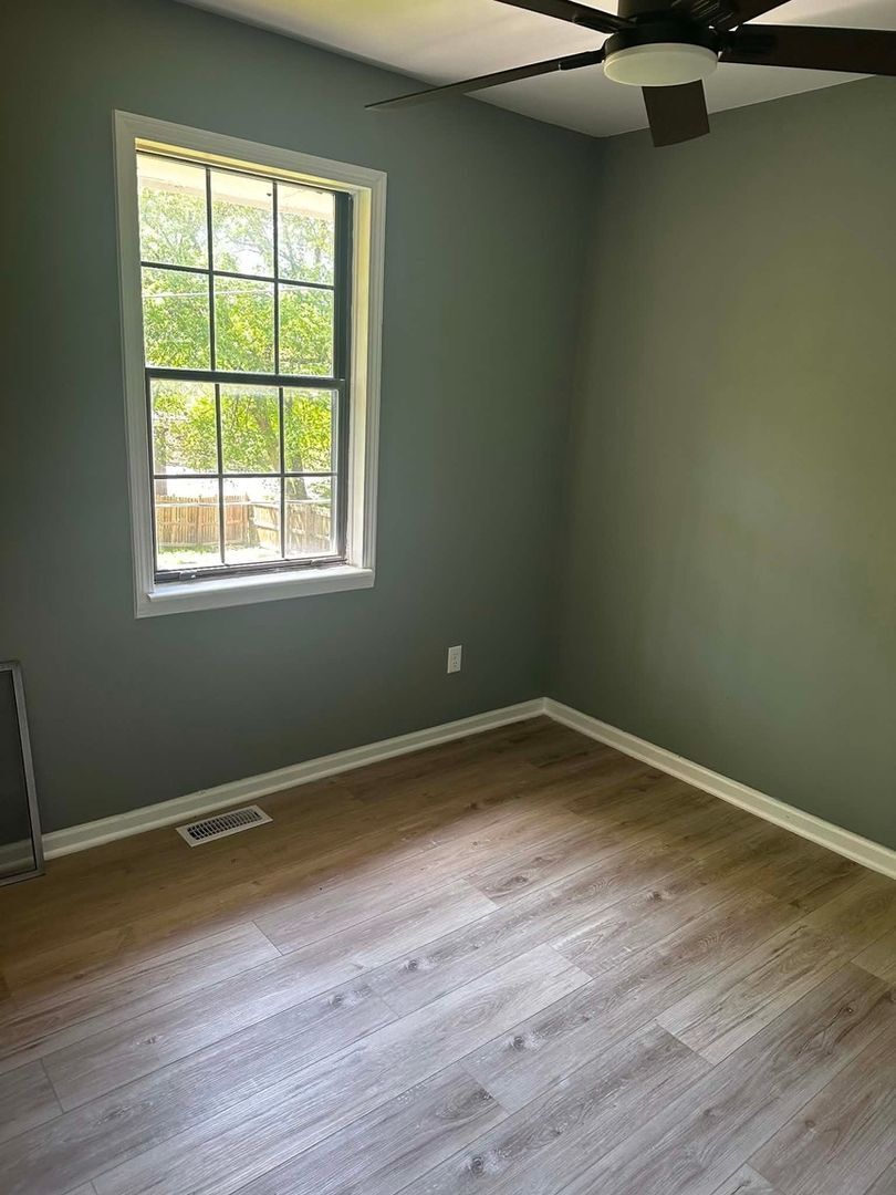 Building Photo - 4904 Fontana St