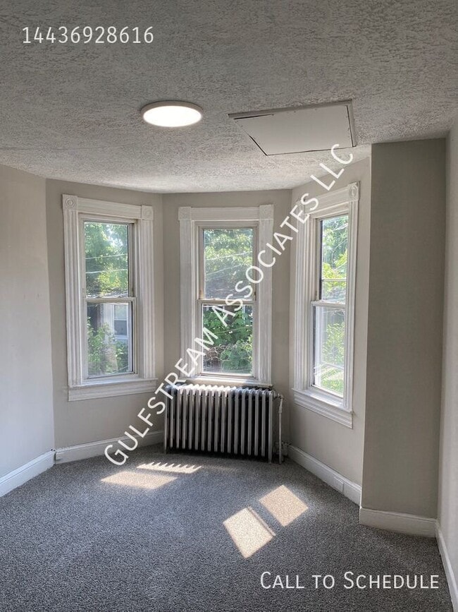 Building Photo - 2824 Parkwood Ave