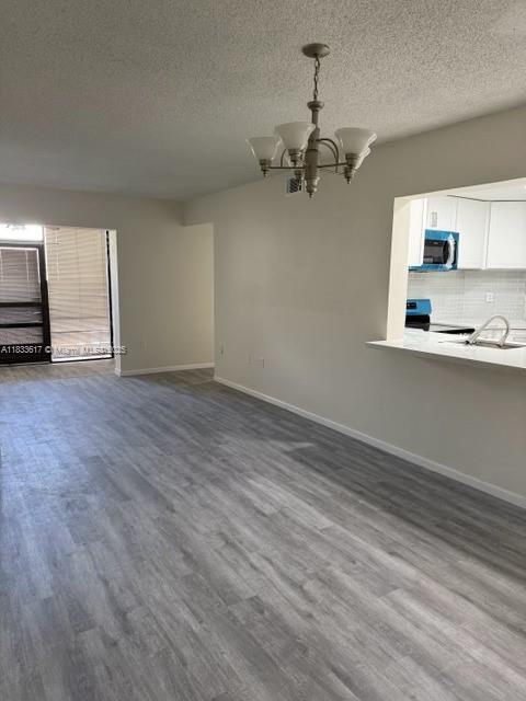 Building Photo - 9421 Fontainebleau Blvd