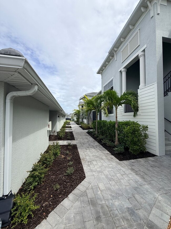 Building Photo - Beautifully Furnished Second-Floor Coach Home in the New Webb’s Reserve Golf & Country Club – Gol...