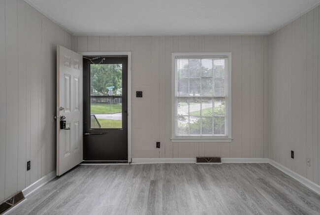 Building Photo - 307 Fairview Ave SW