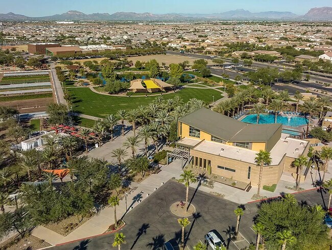 Building Photo - 10218 E Wavelength Ave