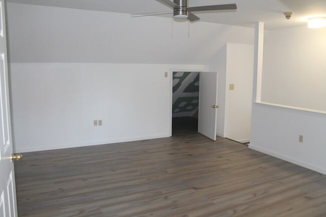 Building Photo - 120 Eaglesmere Cir