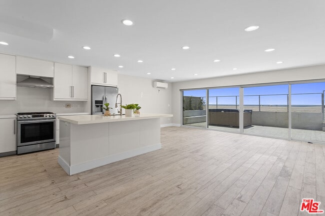 Building Photo - 6955 Trolleyway S