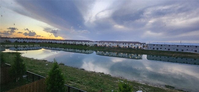 Building Photo - 2740 SE 26th Ave