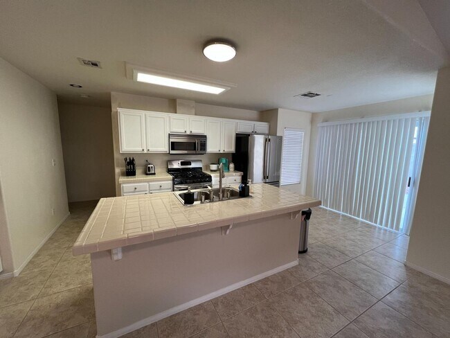 Building Photo - 8109 Greenbush Dr