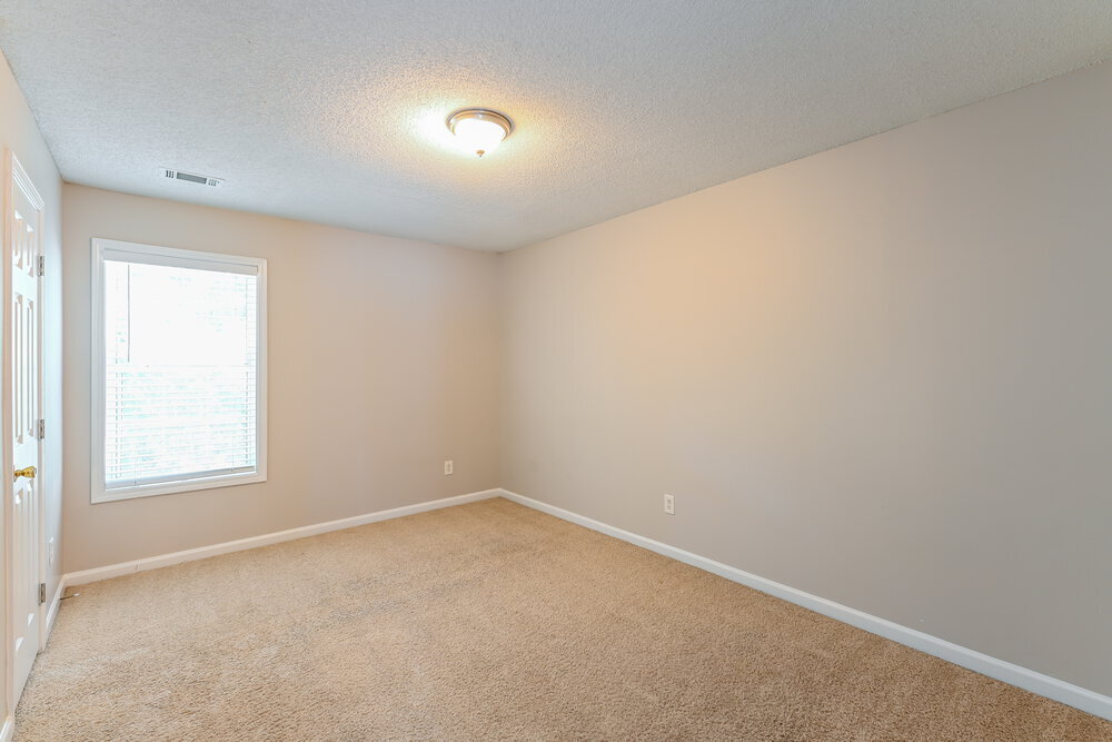 Building Photo - 335 Shadetree Ln