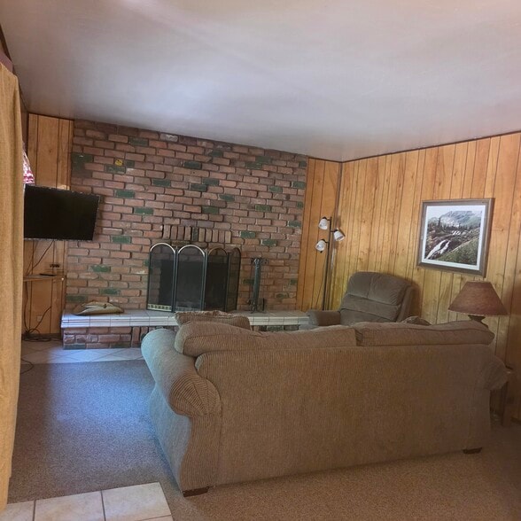 Cabin #7 Livingroom - 165 E White Mountain Blvd
