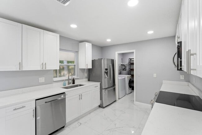 Building Photo - 3910 N 147 Ave