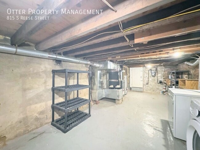 Building Photo - 815 S Reese St