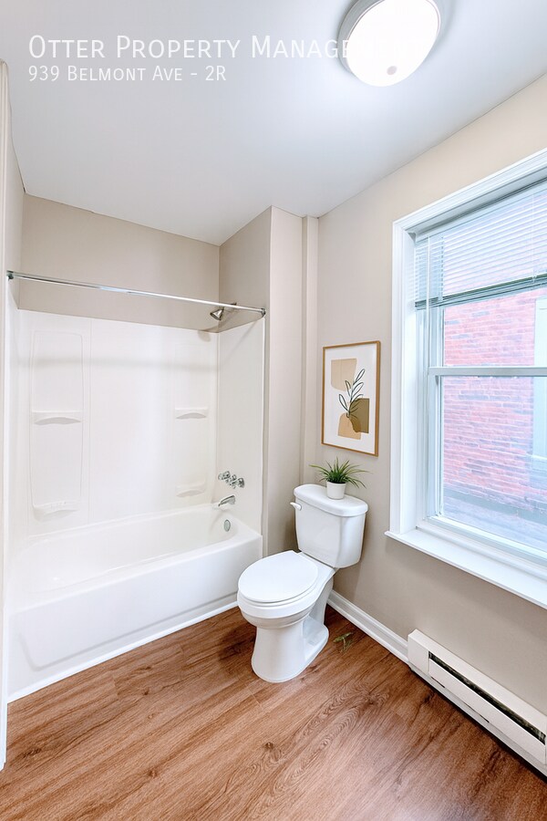 Building Photo - 939 Belmont Ave