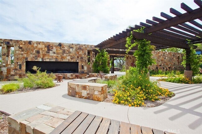 Building Photo - 154 Pavilion Park