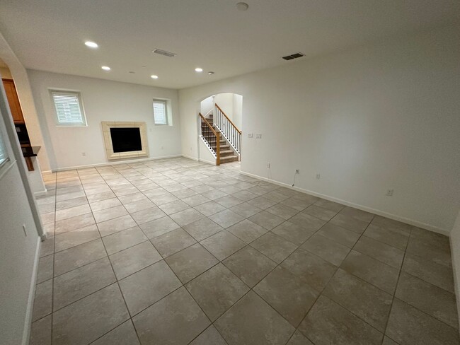 Building Photo - Beautiful 4 Bedroom, 3 Bath Mountain House...