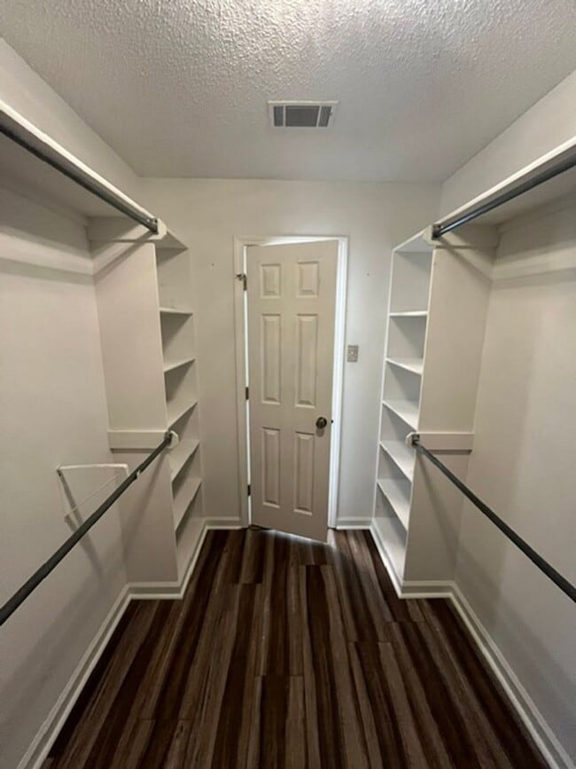 Building Photo - Beautiful 4 Bedroom 2 and a Half Bathroom in the Heart of Sherwood, AR