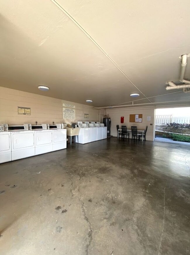 Building Photo - Emerson Court, Punchbowl Makiki 2 bedroom ...
