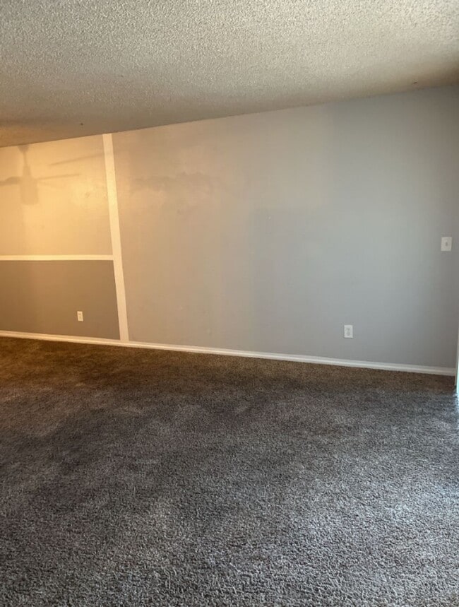 Building Photo - 2 Bedroom 1 Bathroom Apartment in Aurora