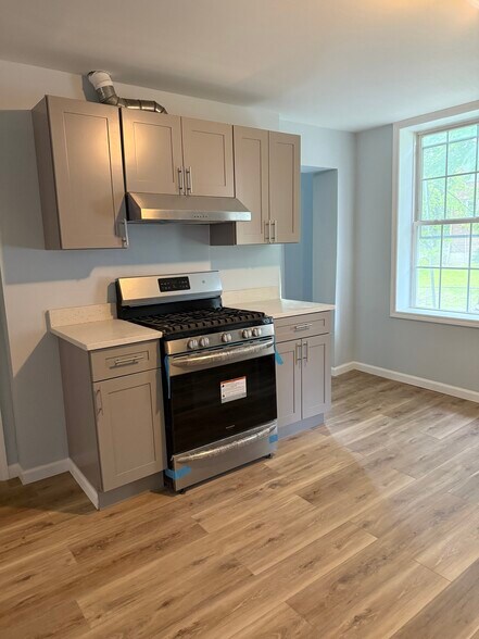 Building Photo - 36 Vliet St