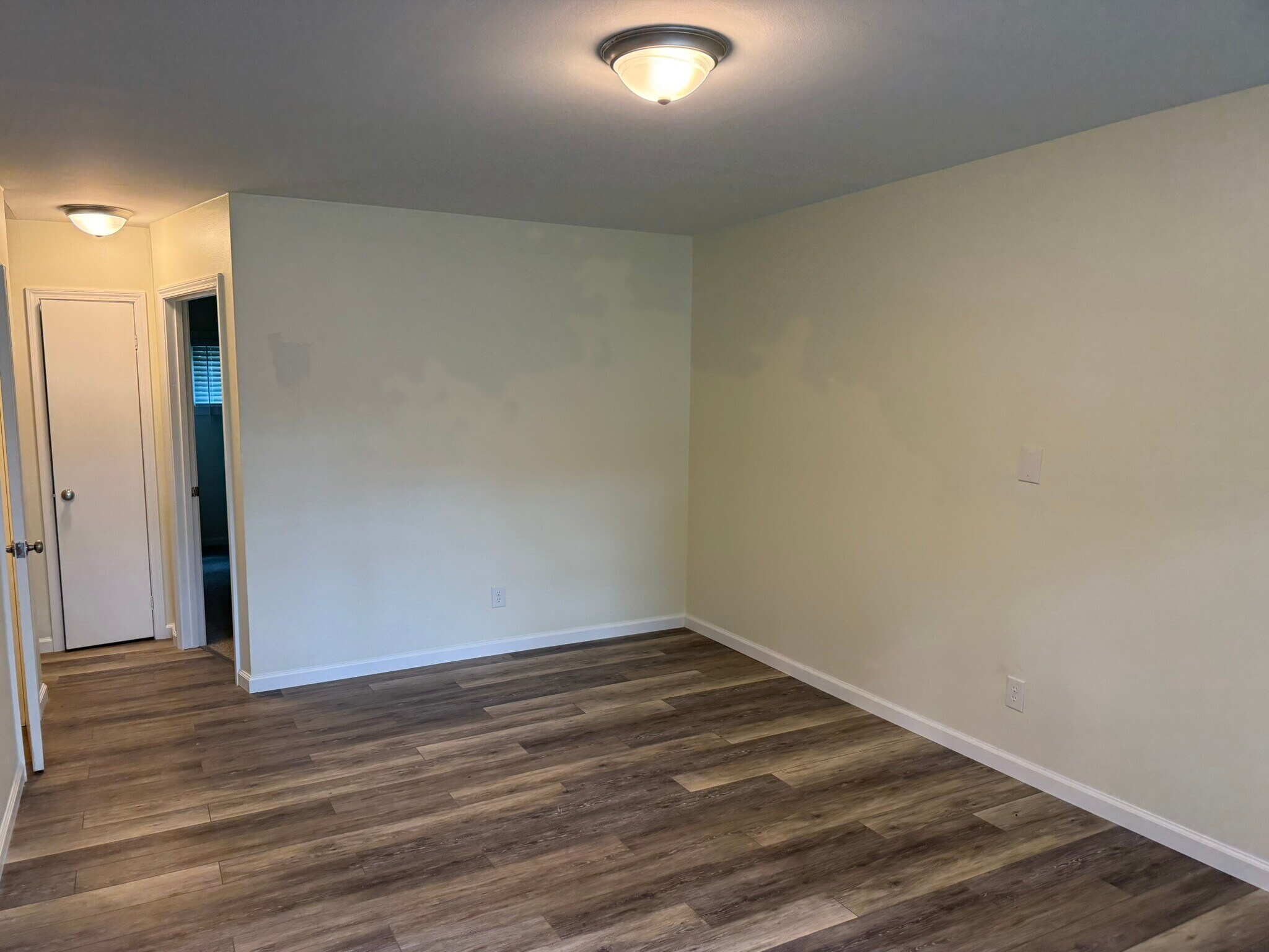 Living - 922 Kramer Ave