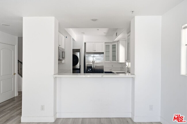 Building Photo - 2311 Schader Dr
